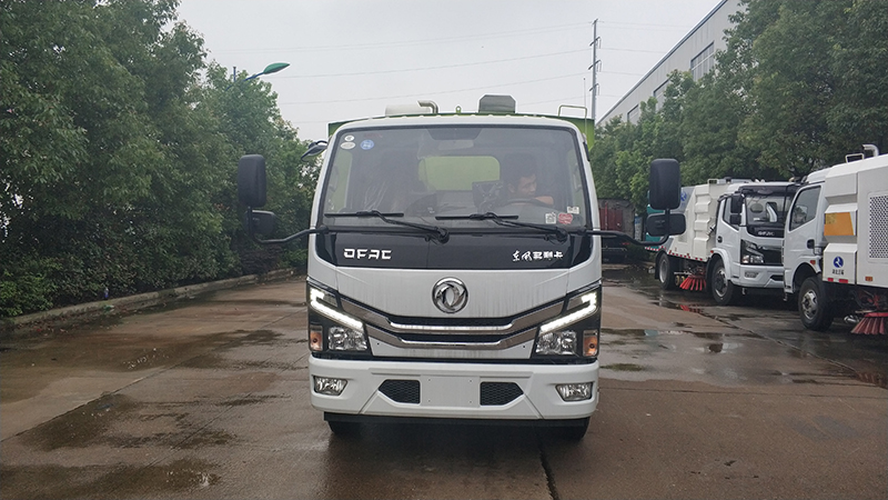 東風(fēng)小多利卡吸塵車(chē)國(guó)VI