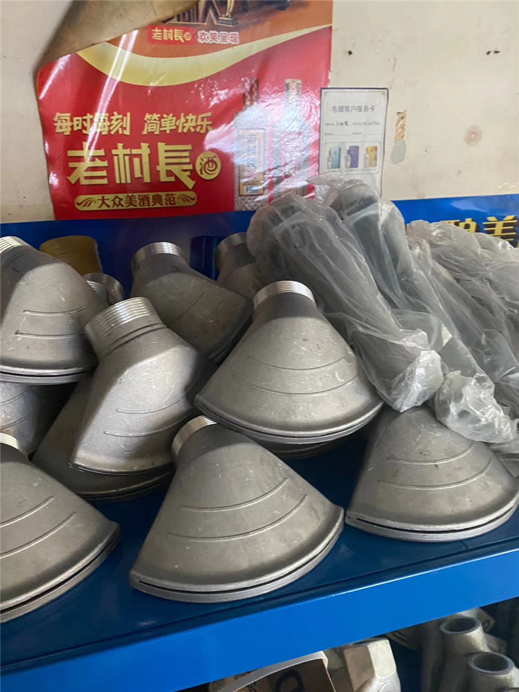 灑水車(chē)萬(wàn)向可拆卸前噴頭（不銹鋼萬(wàn)向旋轉(zhuǎn)底座，全鋁合金可拆卸清洗的鴨嘴頭）