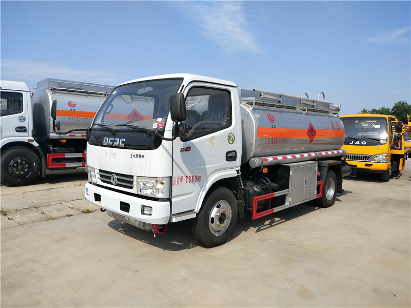 東風(fēng)多利卡5噸油罐車